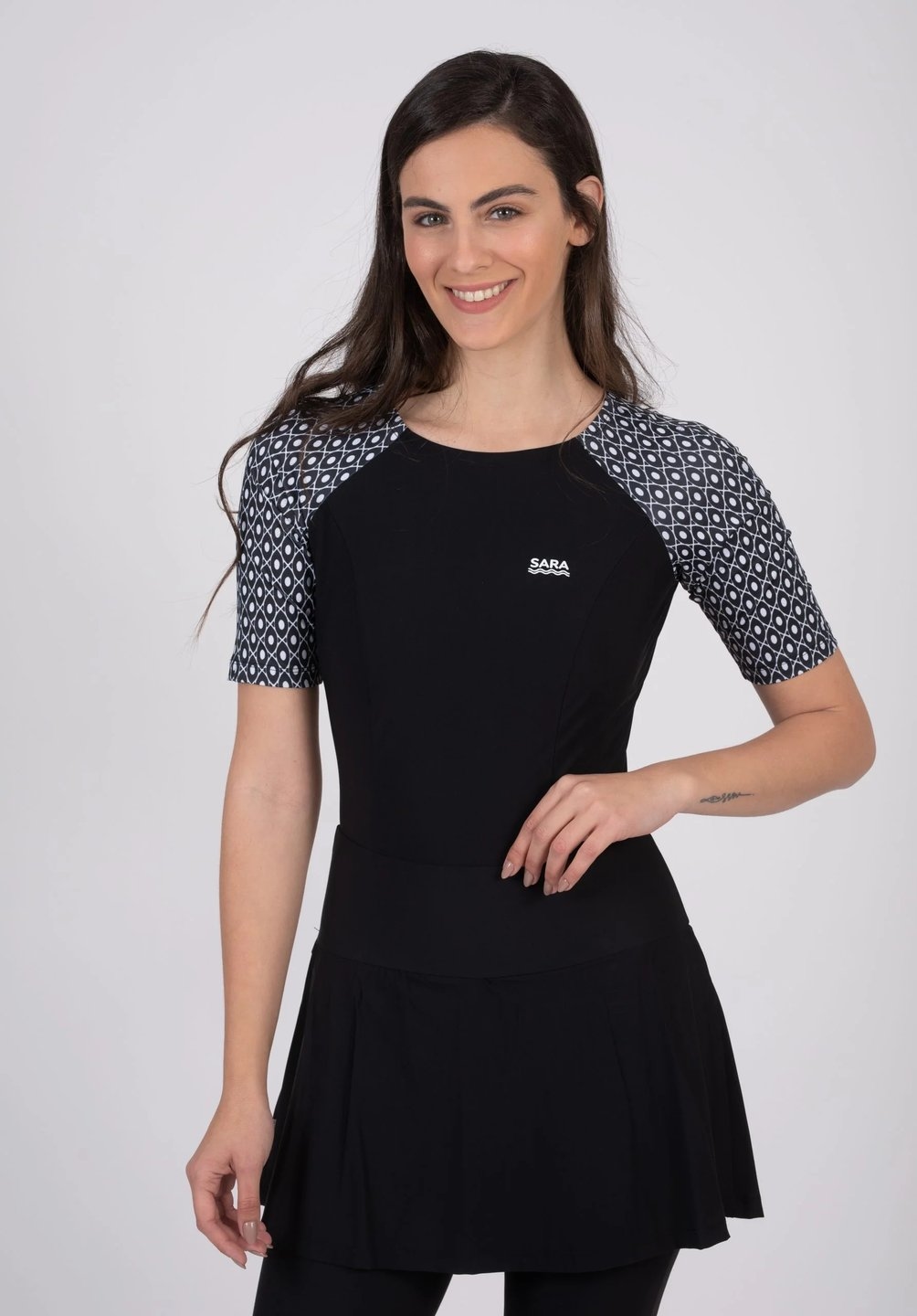 שיק צנוע קצר שחור לבן - Image 3